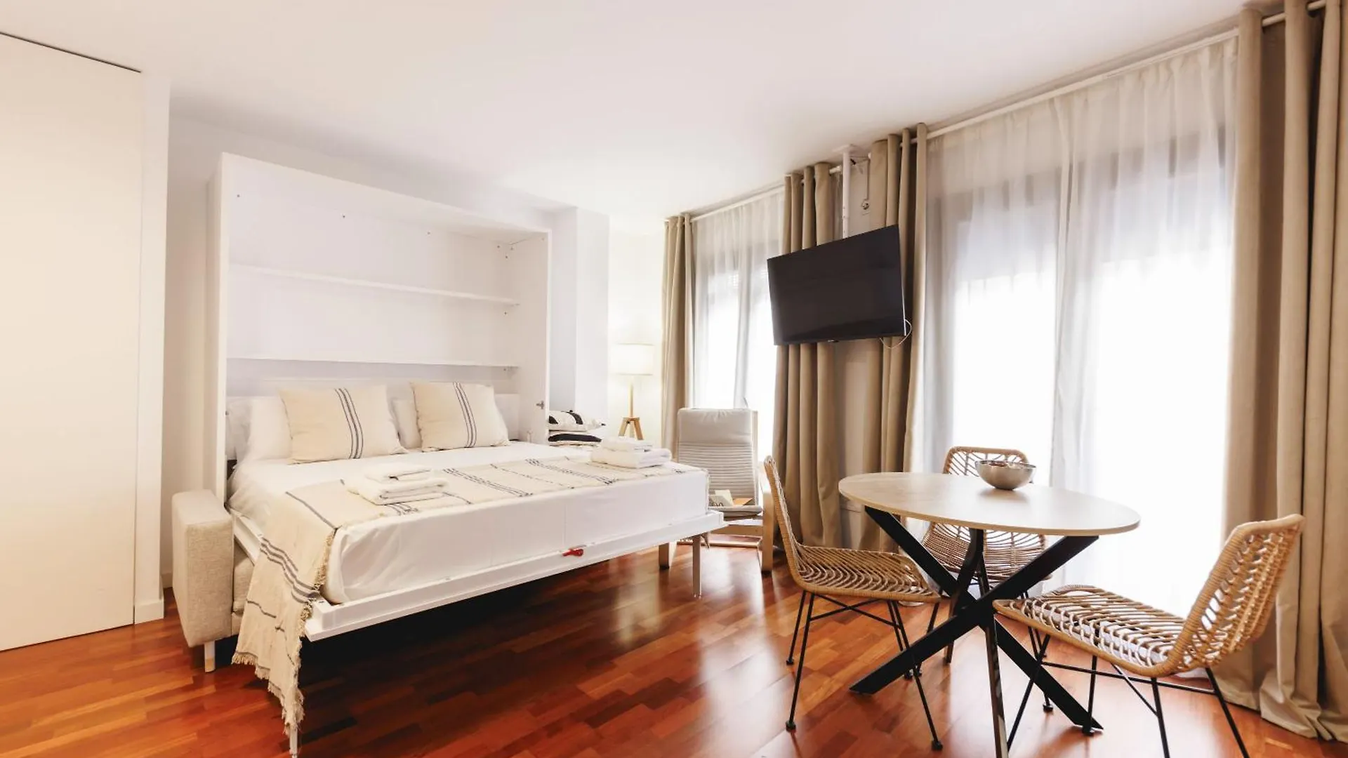Bravissimo Placa Catalunya Studio, Monthly Apartment Girona 0*,  Spain