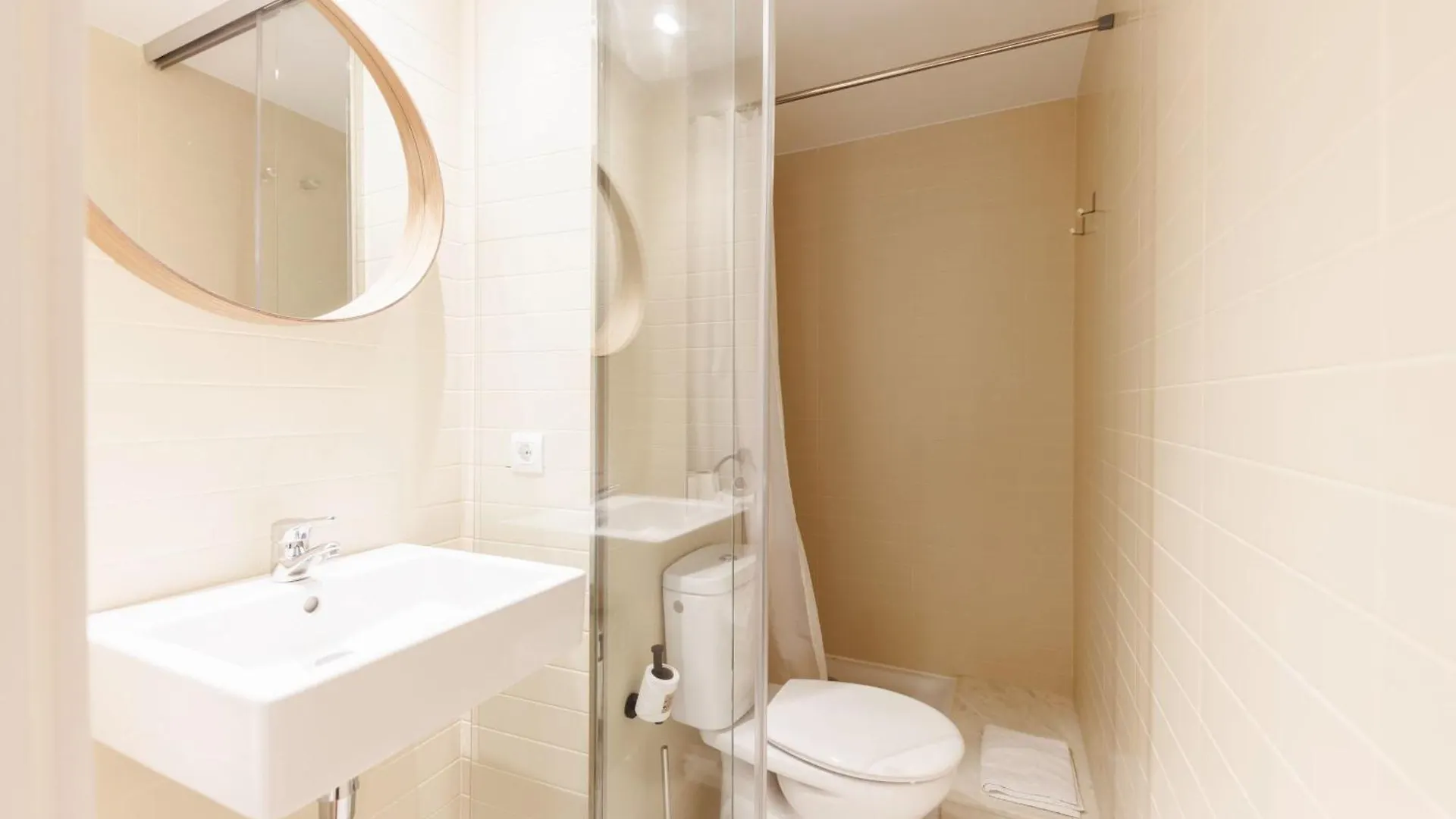 Bravissimo Placa Catalunya Studio, Monthly Apartment Girona 0*,  Spain