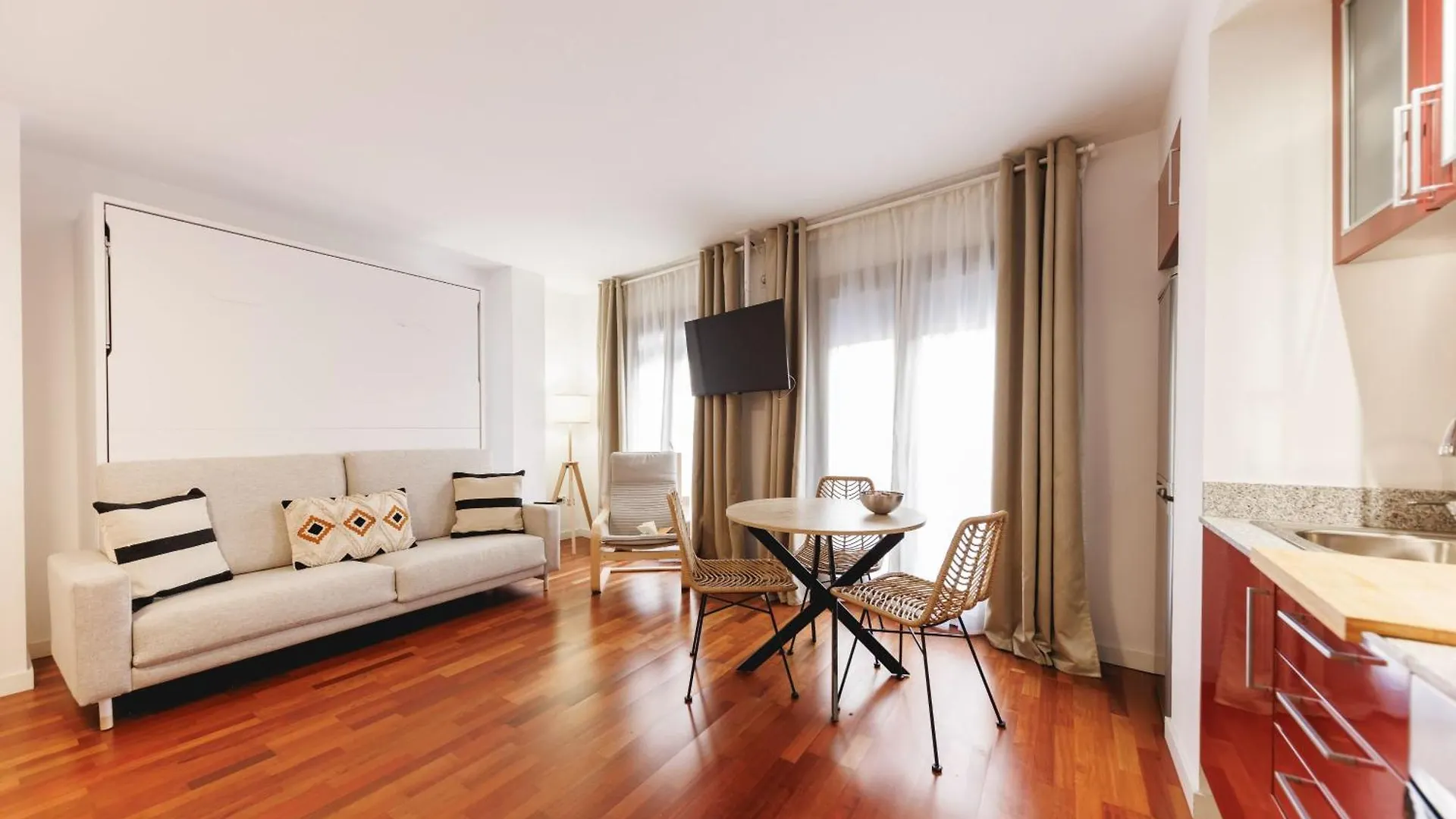 Bravissimo Placa Catalunya Studio, Monthly Apartment 지로나