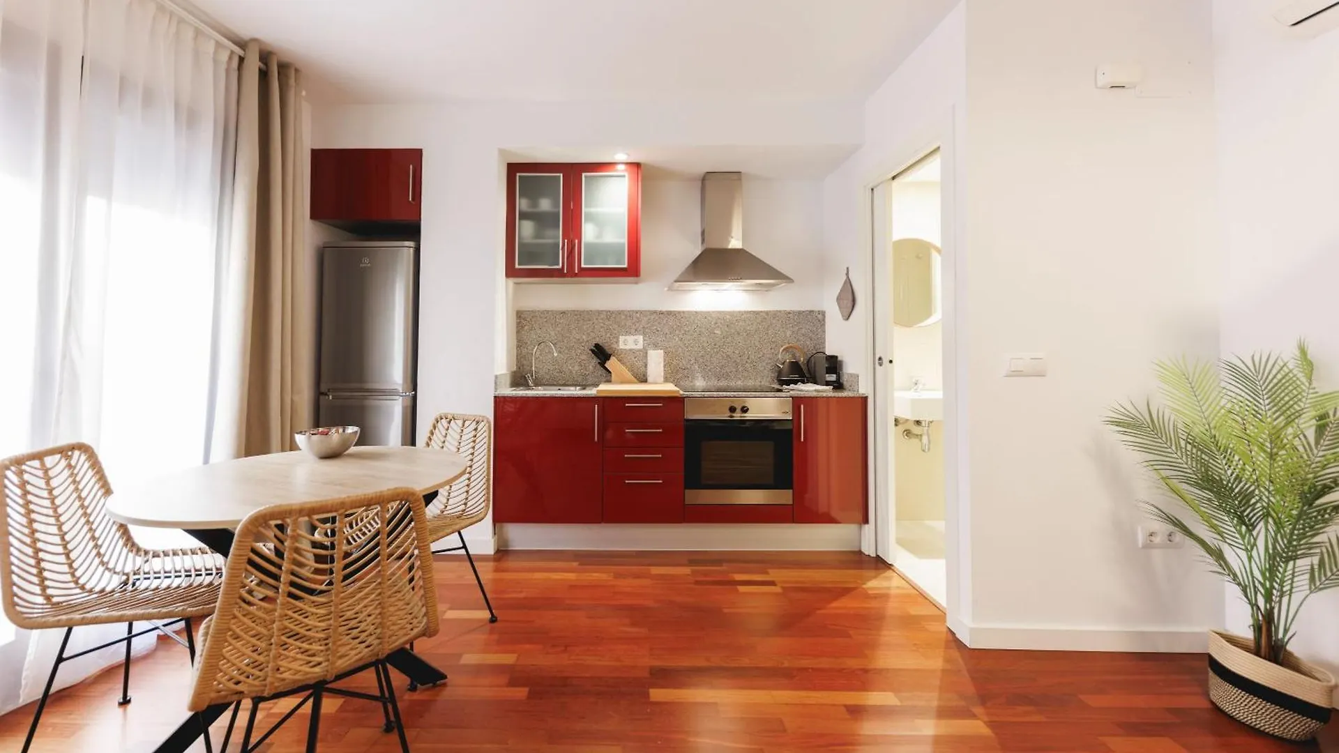 Bravissimo Placa Catalunya Studio, Monthly Apartment Girona