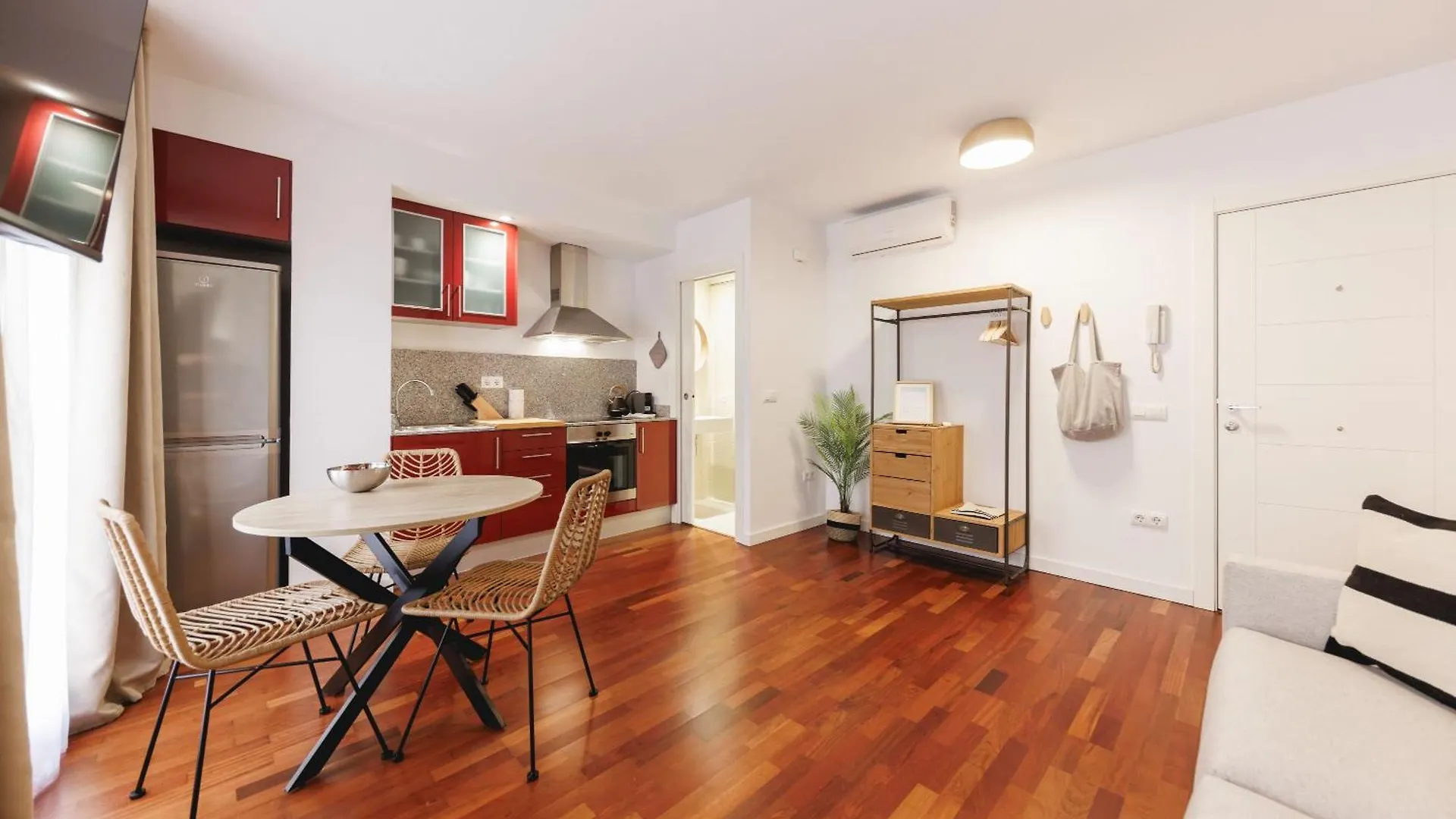 Bravissimo Placa Catalunya Studio, Monthly Apartment Girona